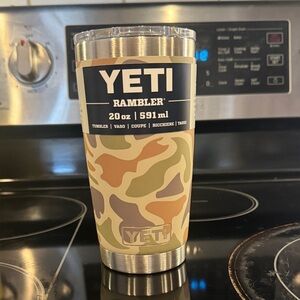 YETI Rambler 20 oz Tan Camo Tumbler